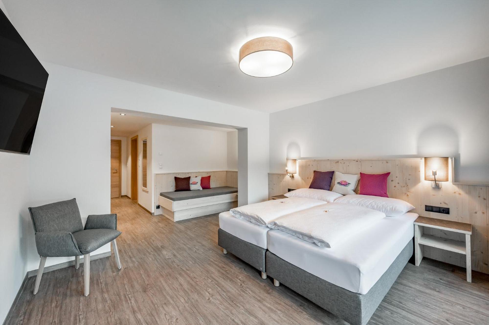 Seehueter'S Hotel Seerose Oetz Room photo