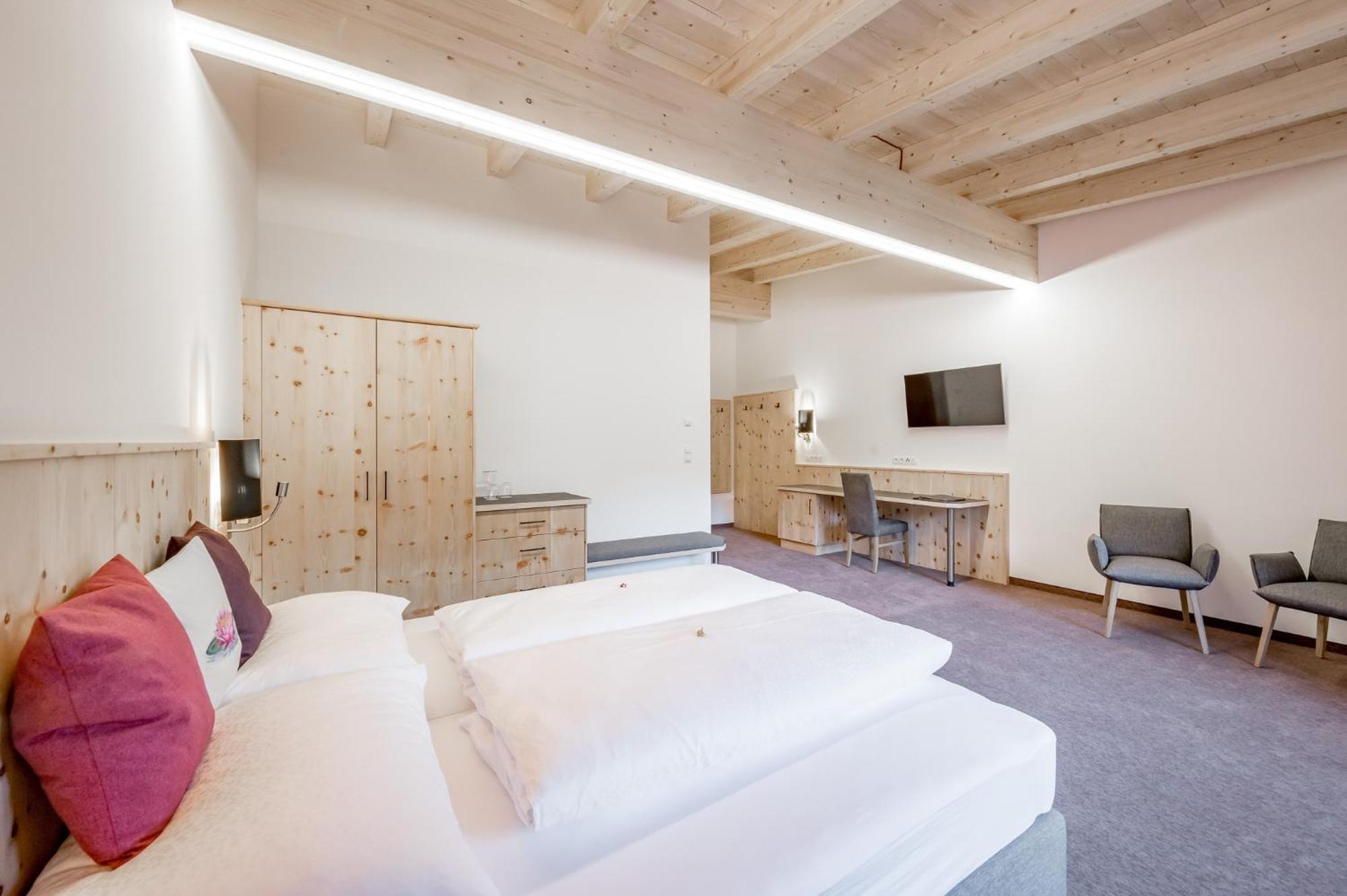 Seehueter'S Hotel Seerose Oetz Room photo