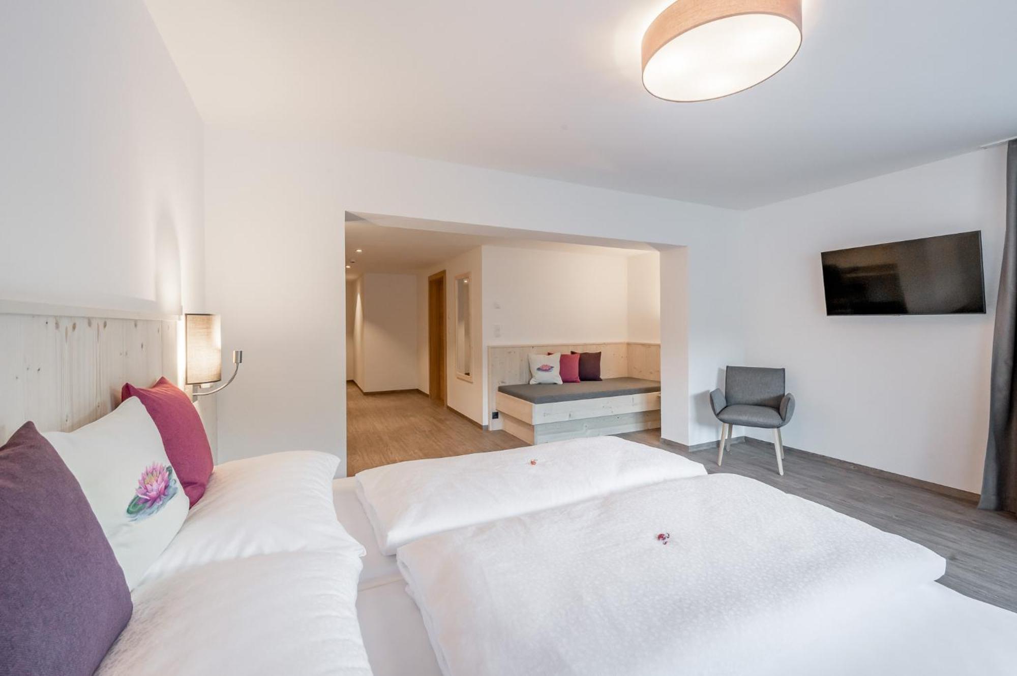 Seehueter'S Hotel Seerose Oetz Room photo