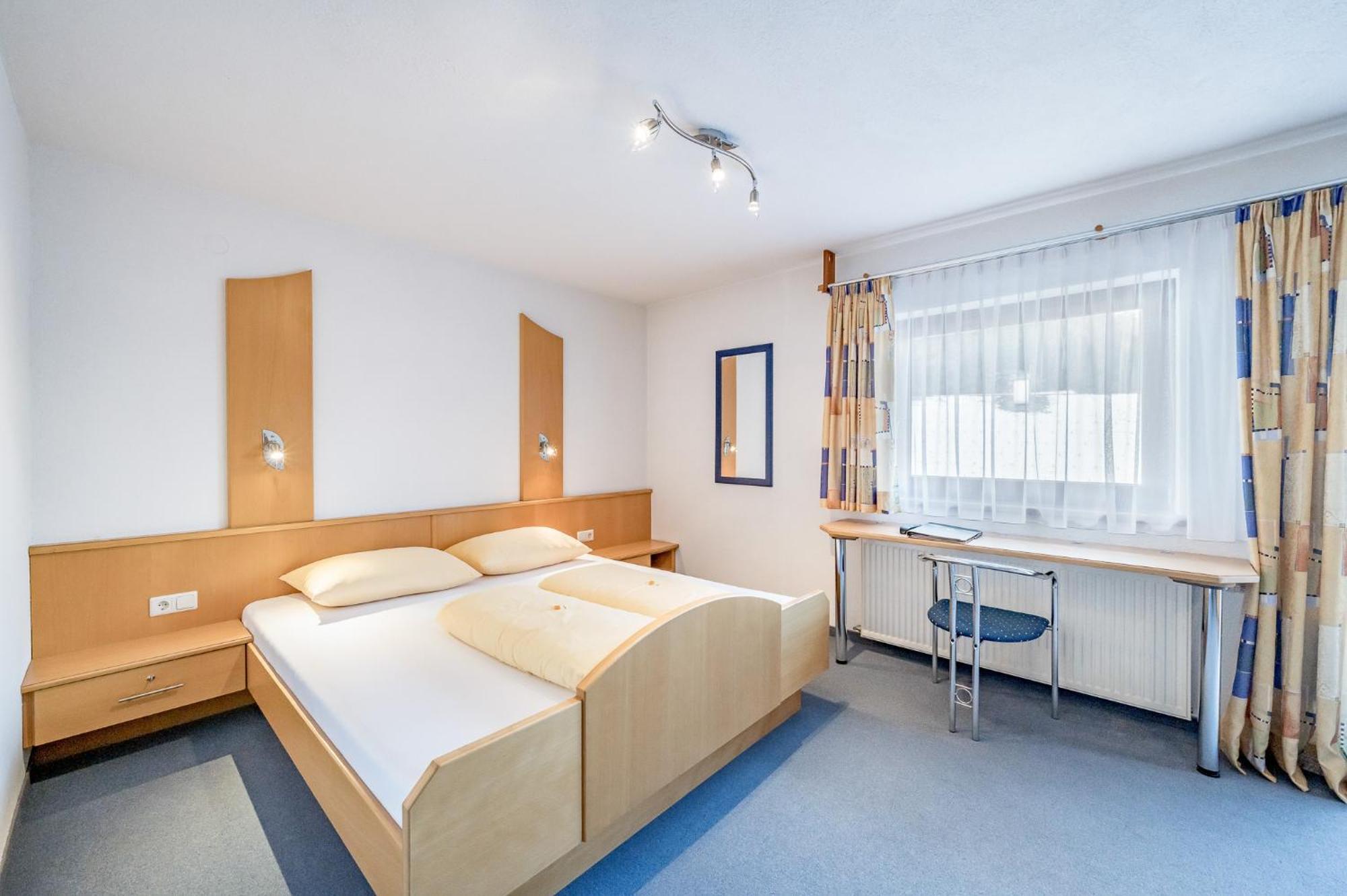 Seehueter'S Hotel Seerose Oetz Room photo