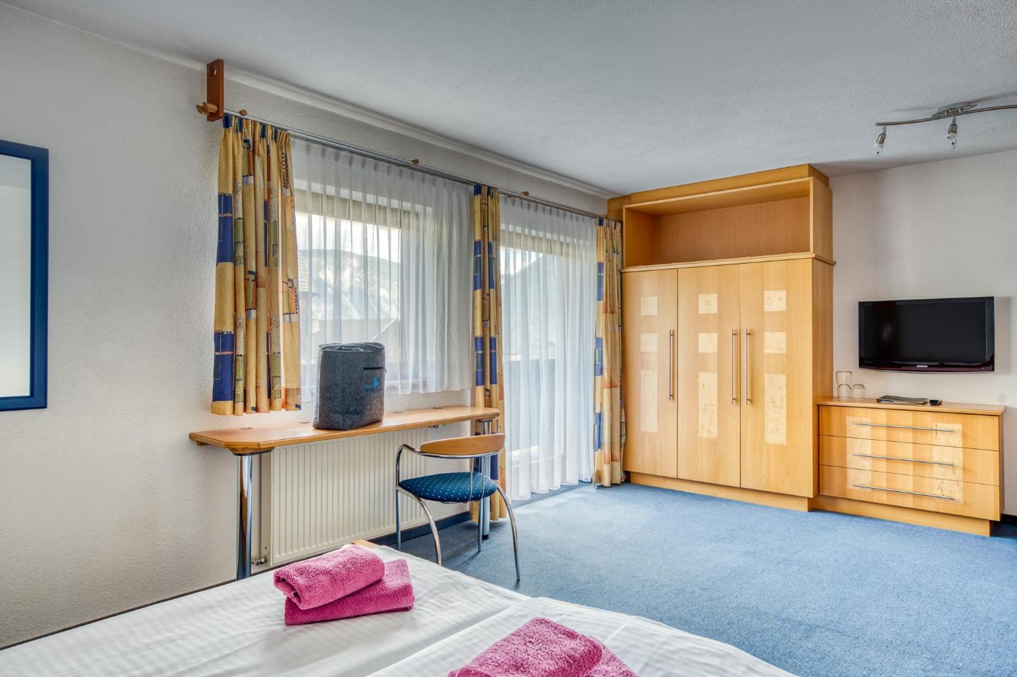 Seehueter'S Hotel Seerose Oetz Room photo